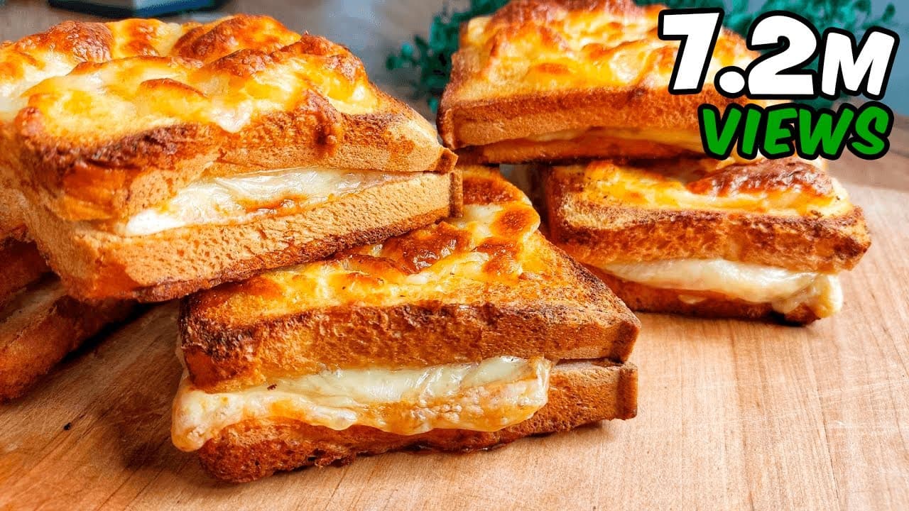 Chleb jajeczny z serem i szynką