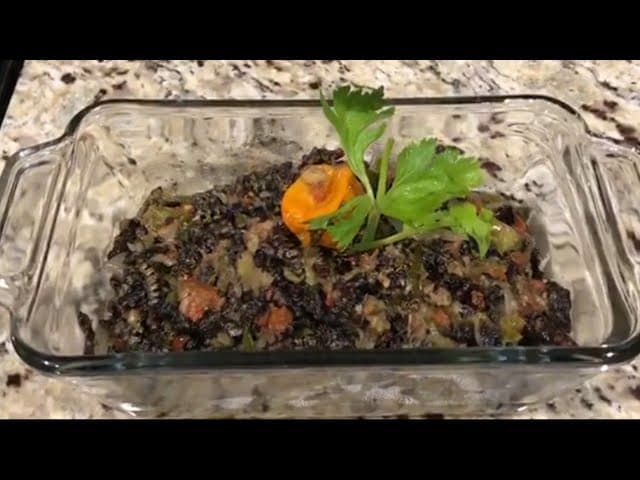 Chenilles (Mbinzo) sautées à l'oignon