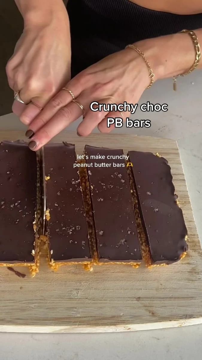 Crunchy Chocolate Peanut Butter Bars by @coconutandbliss