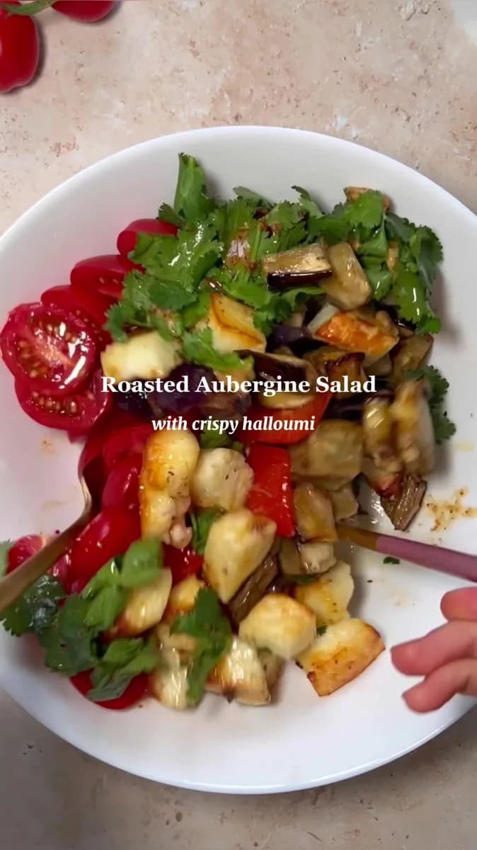 Roasted Aubergine Salad with Crispy Halloumi by @cookinwithaynur