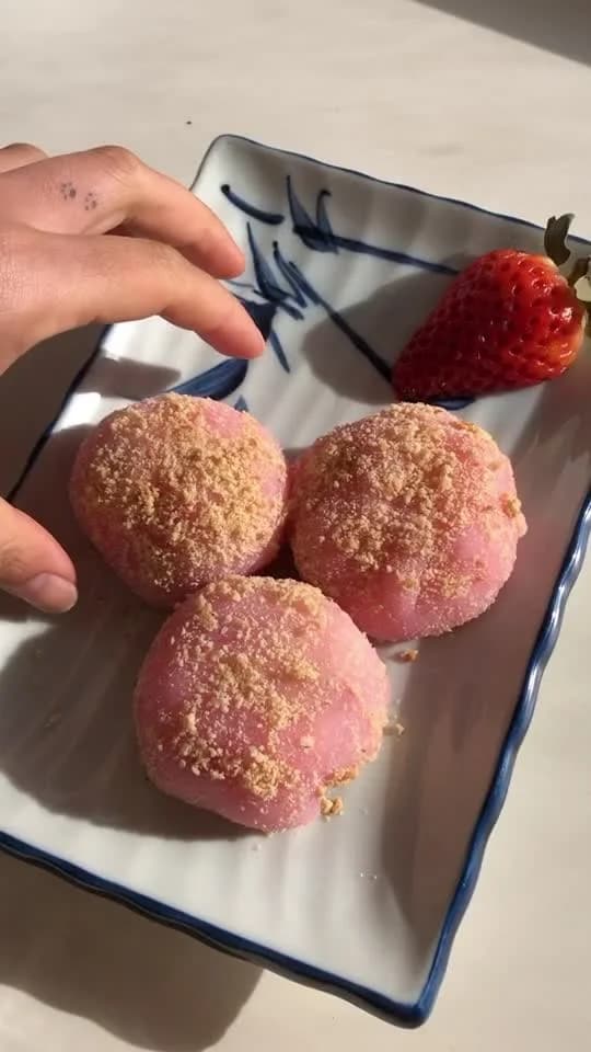 Strawberry Cheesecake Mochi